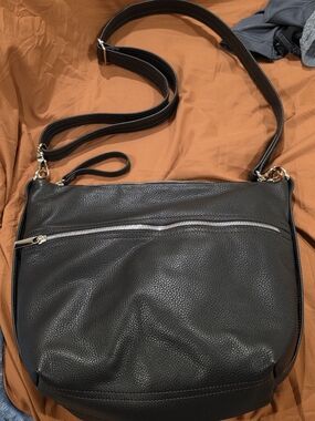 Rough & Tumble Small Single Zip Hobo In Nero